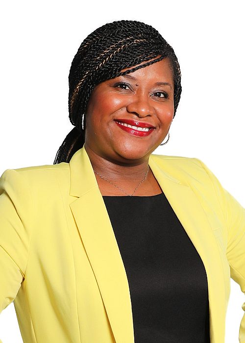 Stephanie Eagle Realtor portrait